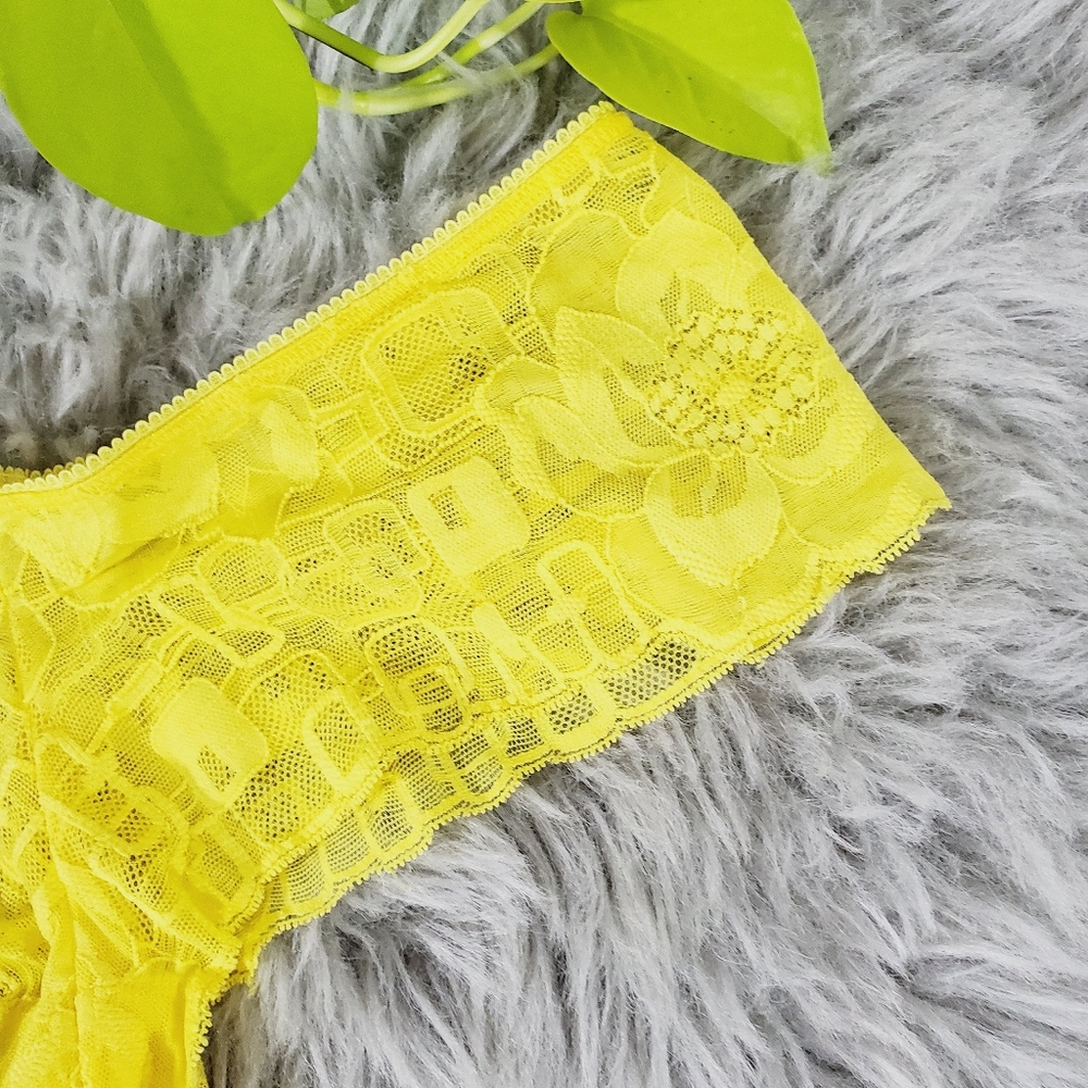 La Senza Candy -Yellow Lace Scalloped Cheeky Panty - Picture 6 of 8